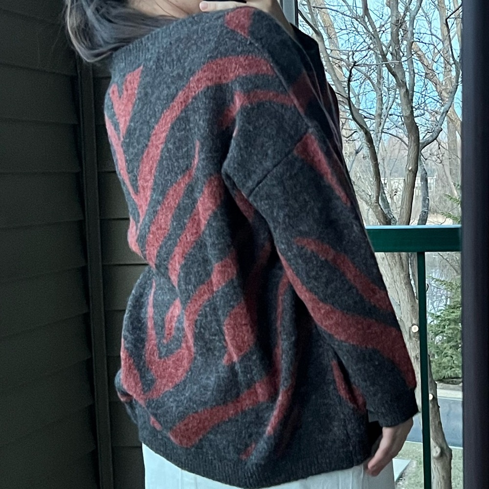 🆕🦓 Joseph A. Women’s Brown Gray Zebra Print V-Neck Sweater 2X Cozy Soft Knit - Picture 7 of 9